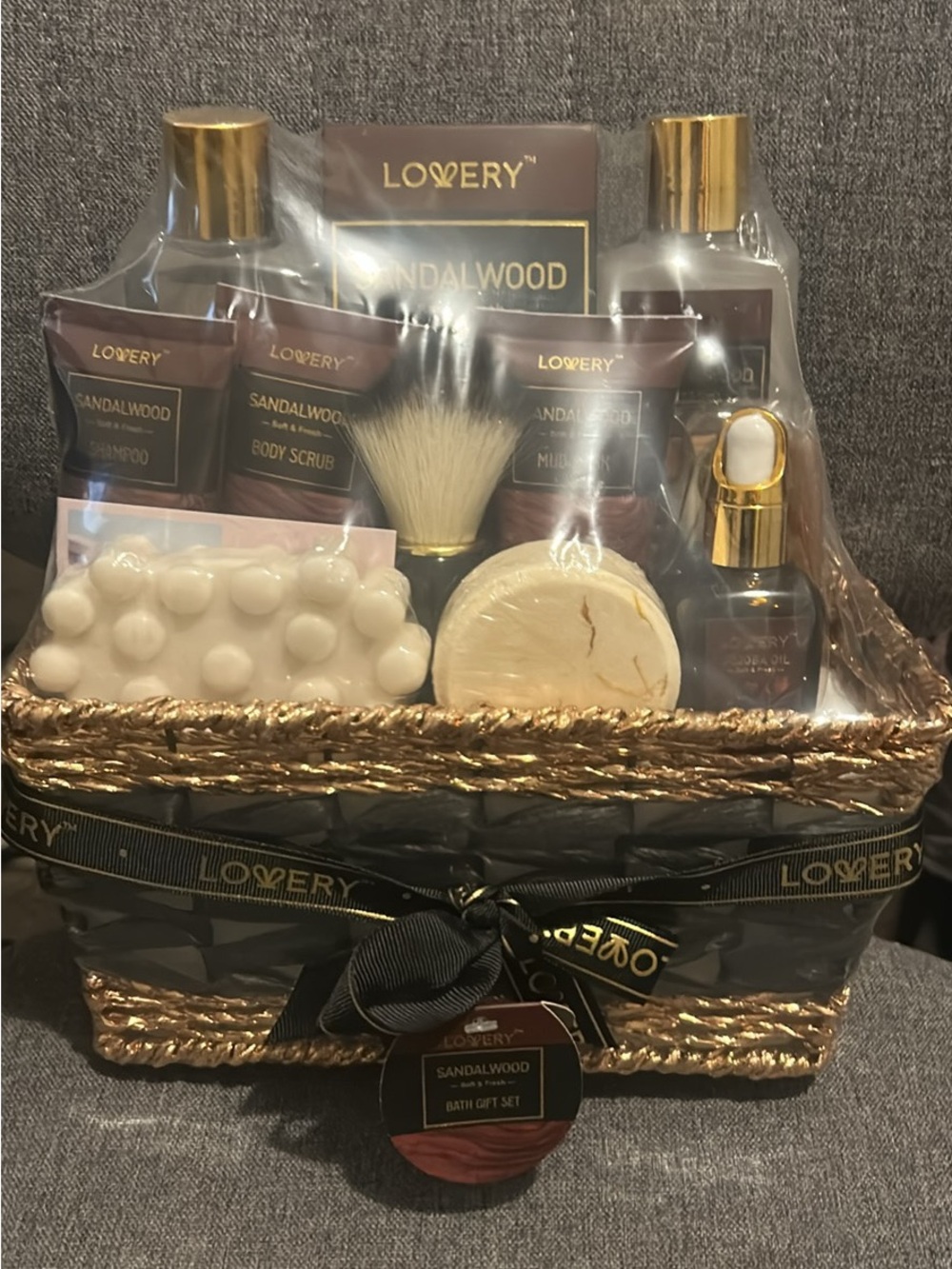 Sandalwood Bath & Body men’s Gift Set with basket